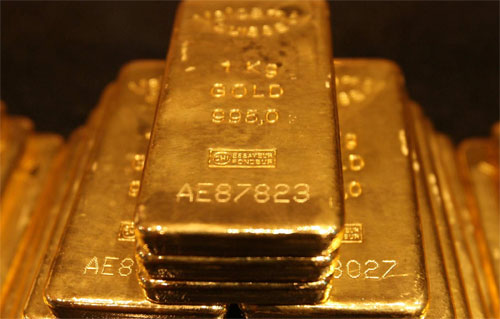 Gold jumps Rs 380; silver declines Rs 90