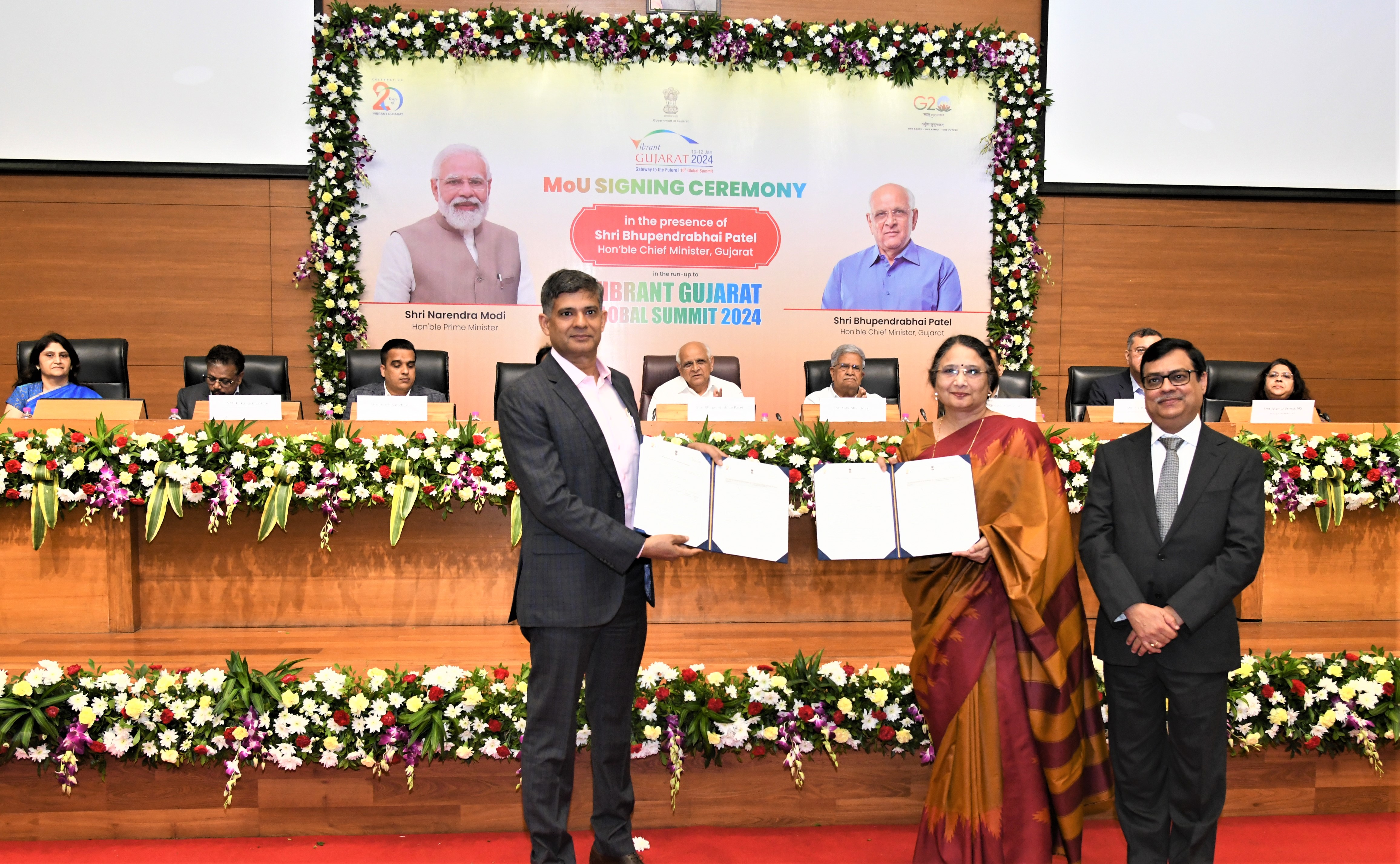 PFC signs MoU with Govt. of Gujarat for various Power Projects worth Rs. 25,000 Crore