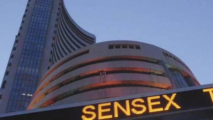 Sensex rallies over 500 pts in early trade; Nifty tops 15,300